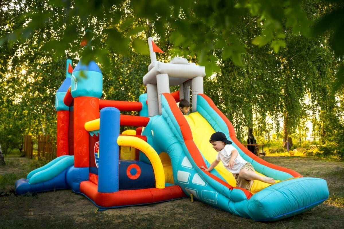 Complete Guide: How to Start an Inflatable Bounce House Business